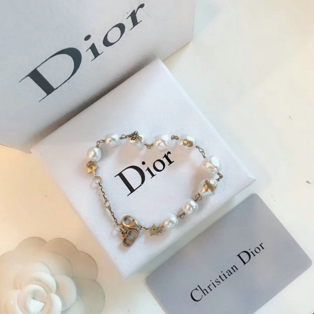 Bracelets - Picture 4 of 5